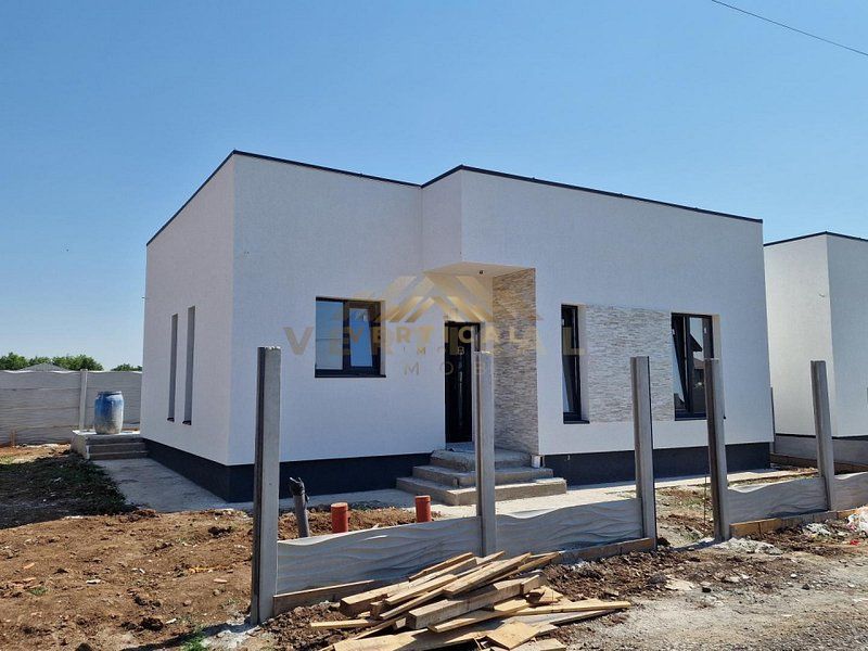 Casa individuala cu 3 camere in comuna Berceni - Poză 1