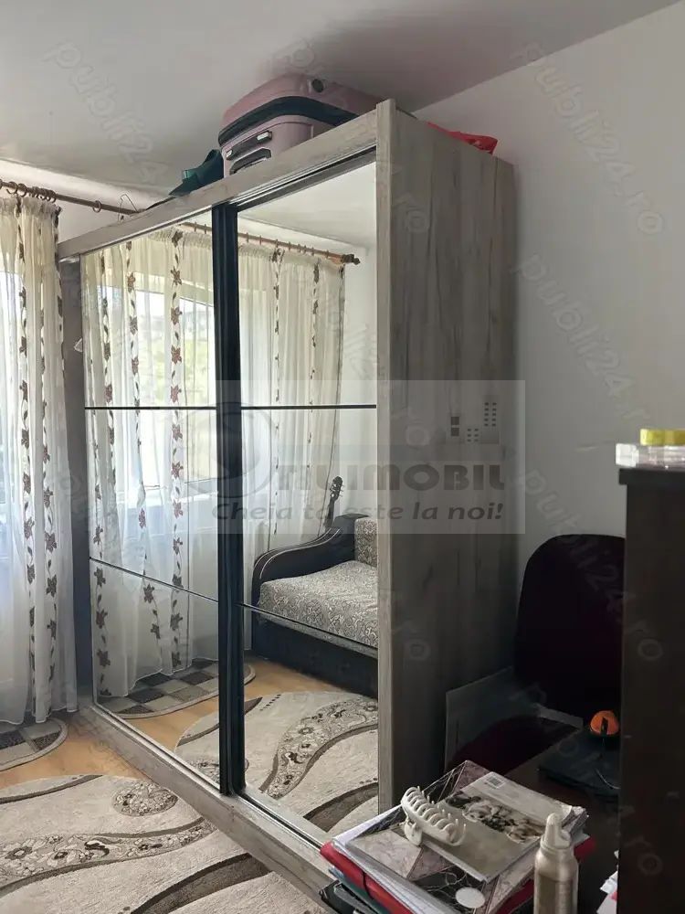 Ap cu 3 camere în Păcurari,izolat+geam la baie 108.000 euro negociabil - Poză 2