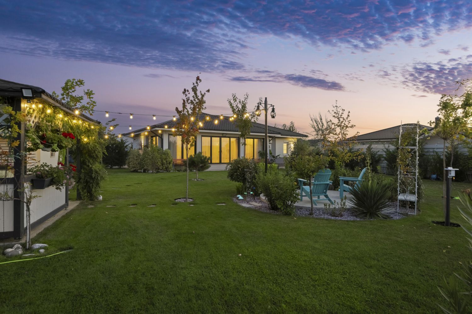 Langa Padure si lac, Vila P+Pod , 900mp teren,  terasa 40mp,  complex securizat - Poză 2
