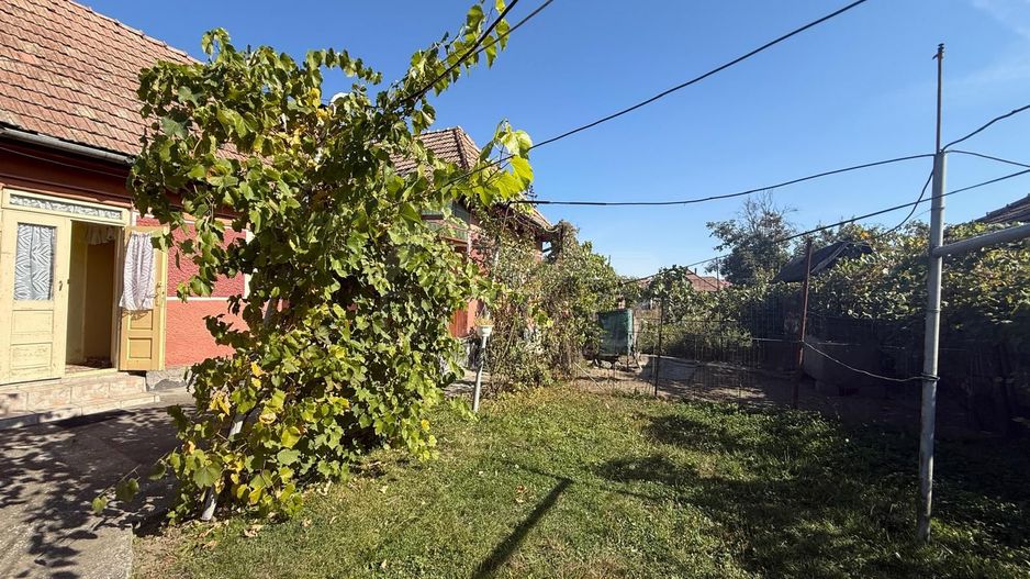 Casă în Ungheni preț 75.000 . 1100 mp teren - Poză 3
