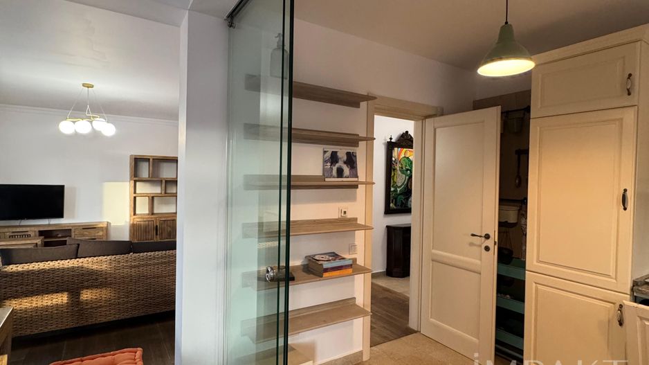 Apartament 94mp  3 camere in Piata Cipariu de inchiriat cu parcare - Poză 3