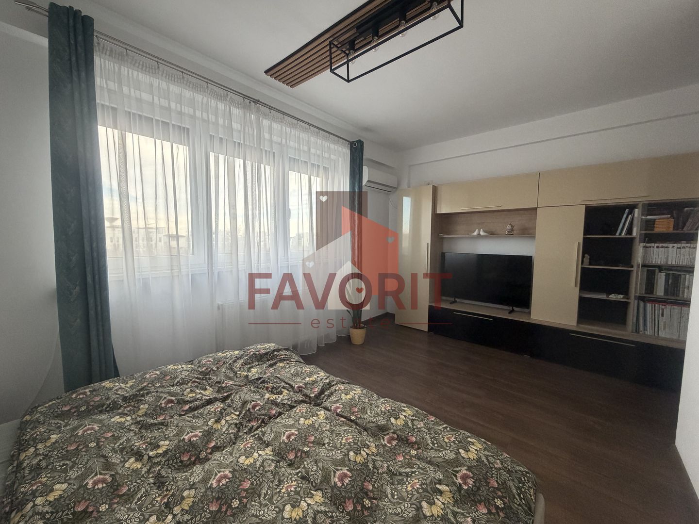 Decomandat. Loc de parcare acoperit cu CF separat. Mobilat si utilat - Poză 2