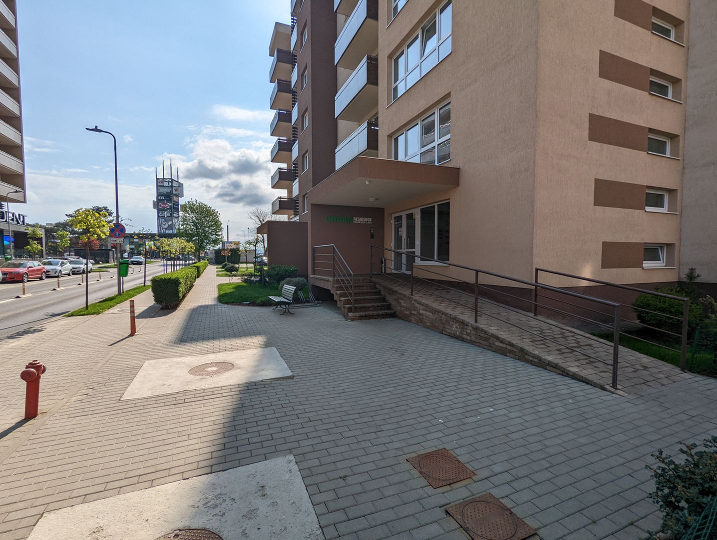 Langa Mall Coresi, in complexul Urban, 2 camere mobilate, 550 euro/luna - Poză 1