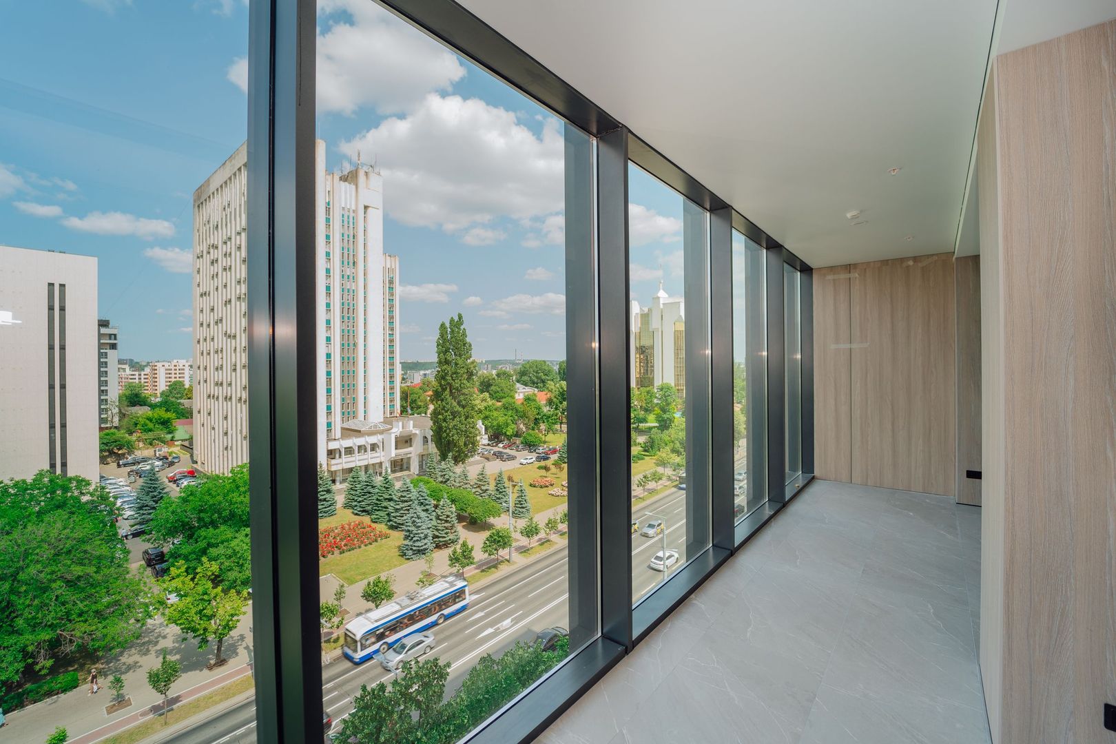 SPRE CHIRIE SPAȚIU COMERCIAL PENTRU BIROU | OFICIU 88 m2 Premium Location Bussines | Chișinău ,Centru ,Str.Bul.Ștefan Cel Mare și Sfânt , 115/1 - Poză 3