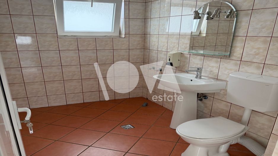 De închiriat: clădire birouri - clinică - 800 mp - renovată - Poză 24