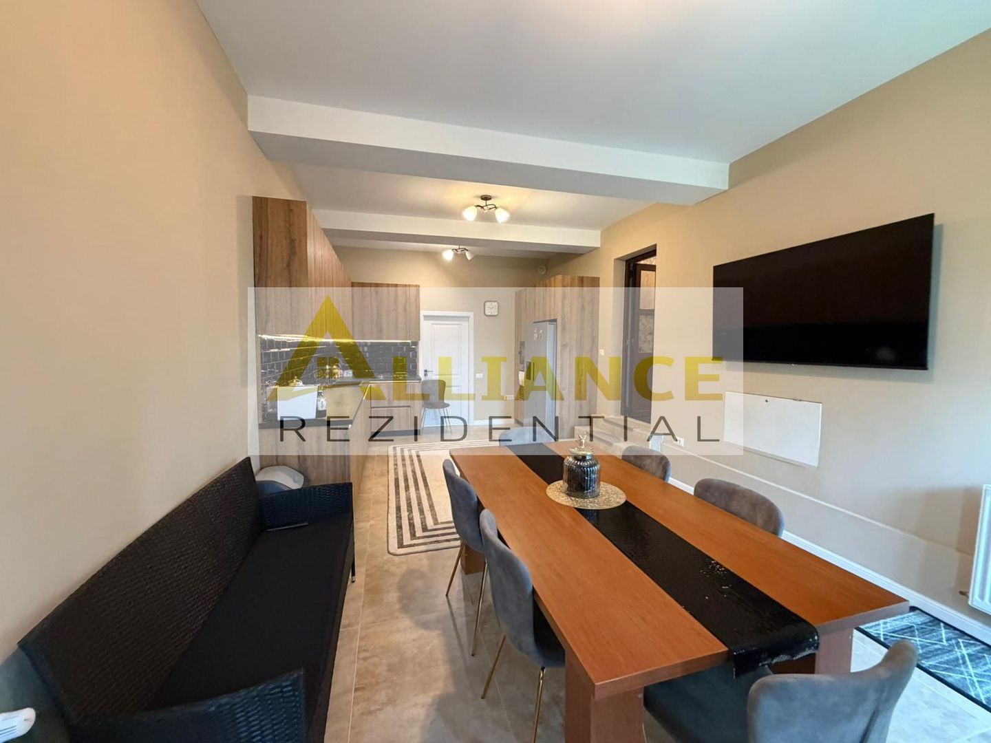 Oportunitate! Casa P+E+M confort si spatiu generos - Poză 7
