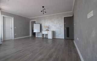 Curte, 4 apartamente, 8 camere, perfectă pt activități educaționale-Dumbravita - Poză 13