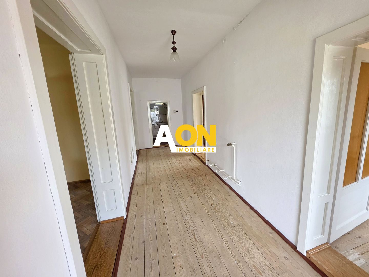 Casa 4 camere, 2 garaje, 652 mp teren, zona exclusivista, Cetate - Poză 5