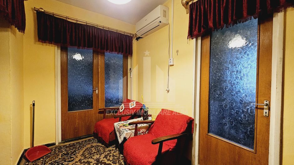 Apartament cu 3 camere decomandate, Cetate - Poză 3