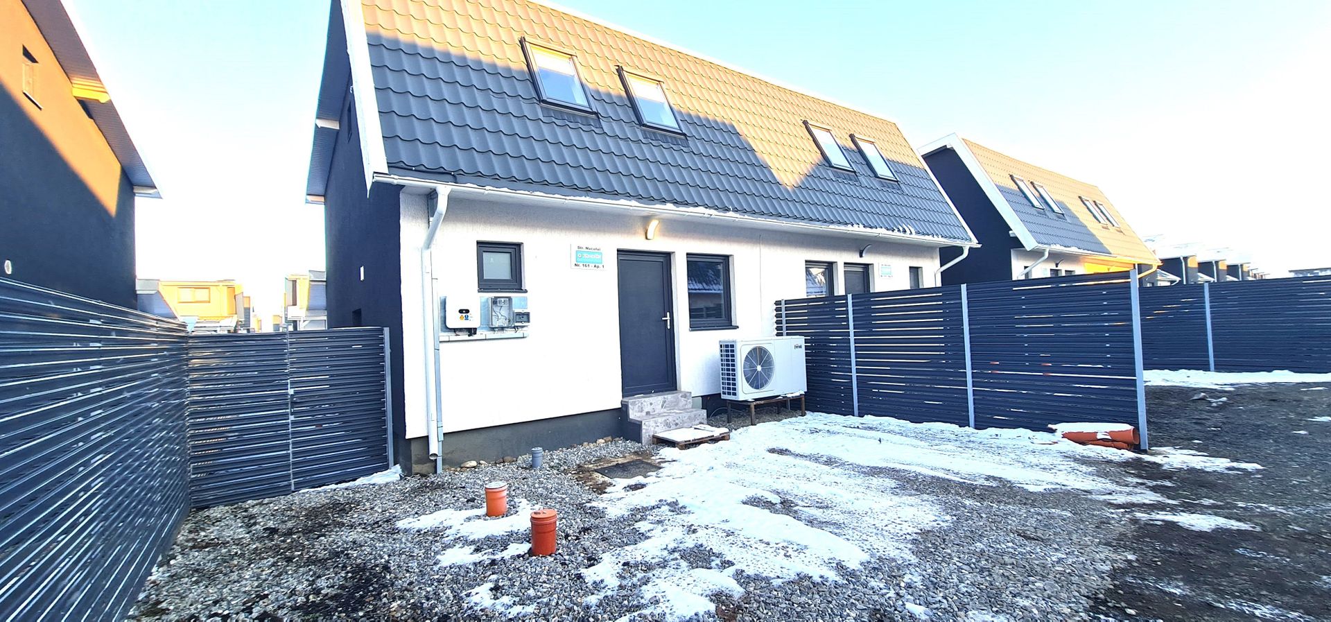 Casa semimobilata semiutilata in Cartier Izvor Tarlungeni Brasov - Poză 7