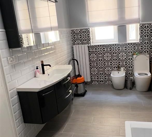 3 camere deosebit amenajat LUX  boxa curte acces auto - Poză 10