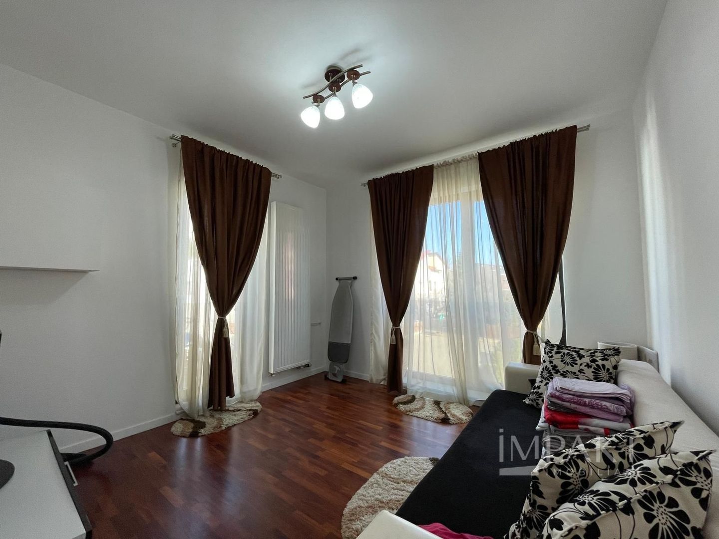 Apartament lux,  prima inchiriere-  4 camere + 2 locuri parcare - Poză 4