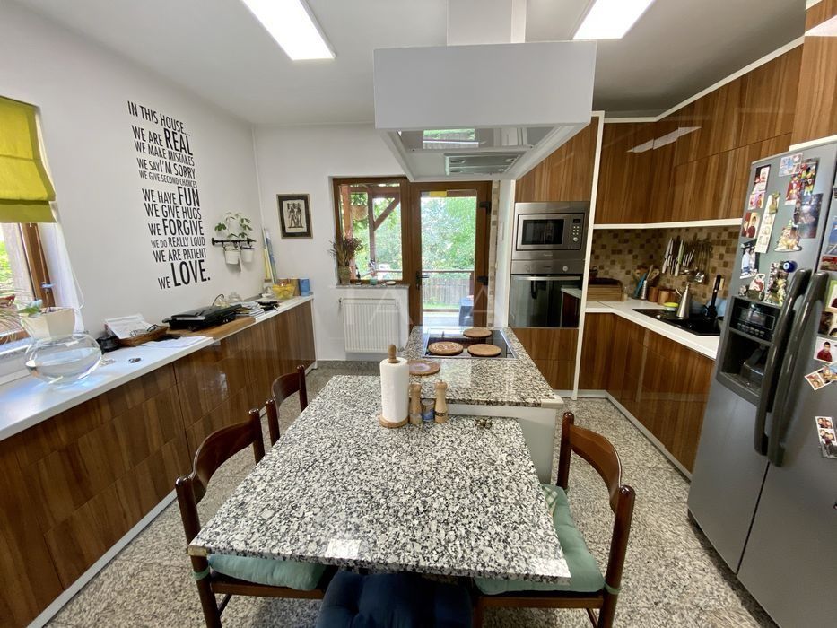 Casă de familie de vânzare în cartierul Gruia - Poză 3