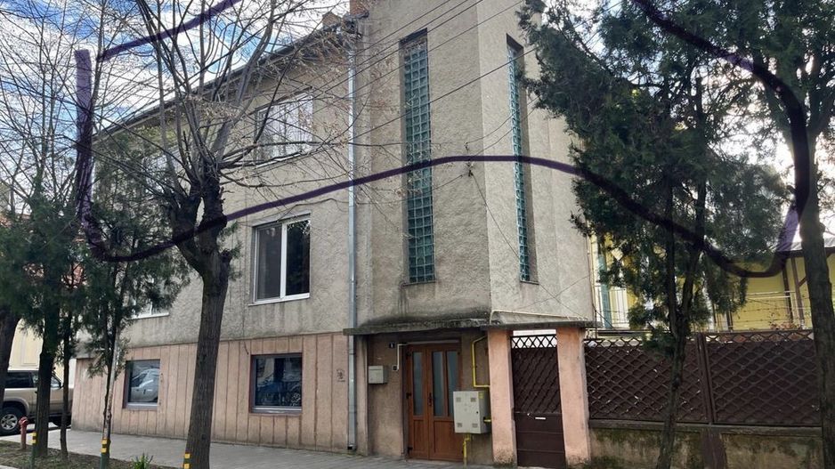 BRASADAS vinde ap 5 cam etaj 1 in casa cu etaj centru vechi. - Poză 1