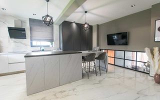 Vilă elegantă într-un cadru privat, cu vedere de excepție - Poză 1