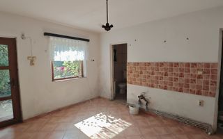 Casa singur in curte zona ZONA ISTORICA langa Seminarul Teologic - Poză 2