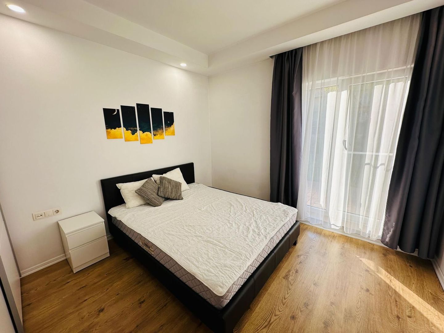 COSMOPOLIS - Apartament cu 2 camere si gradina, mobilat si utilat. - Poză 6