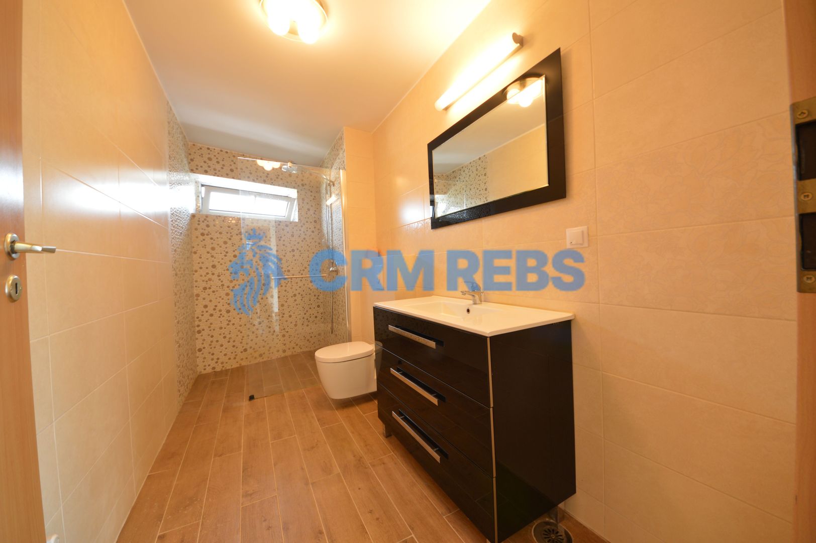 Apartament cu 3 camere în zona Basarab - Poză 1