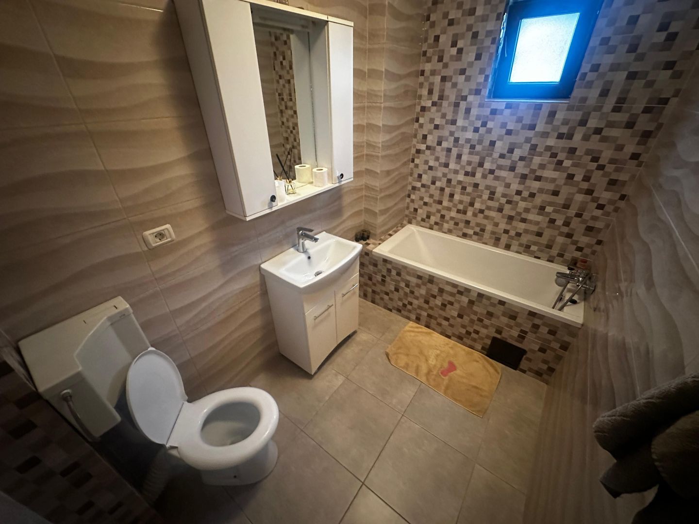 AP. 2 CAMERE - PARULUI, BLOC NOU, LOC PARCARE, BUCATARIE INCHISA - Poză 6