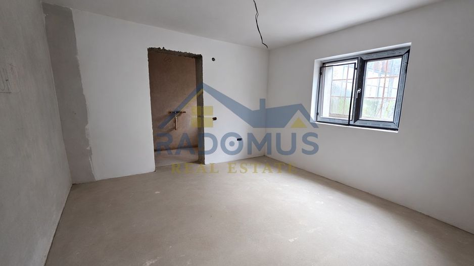 Vila Tătărani - 280 mp utili - 500 mp Teren - 8 Camere + 4 Băi - Poză 8