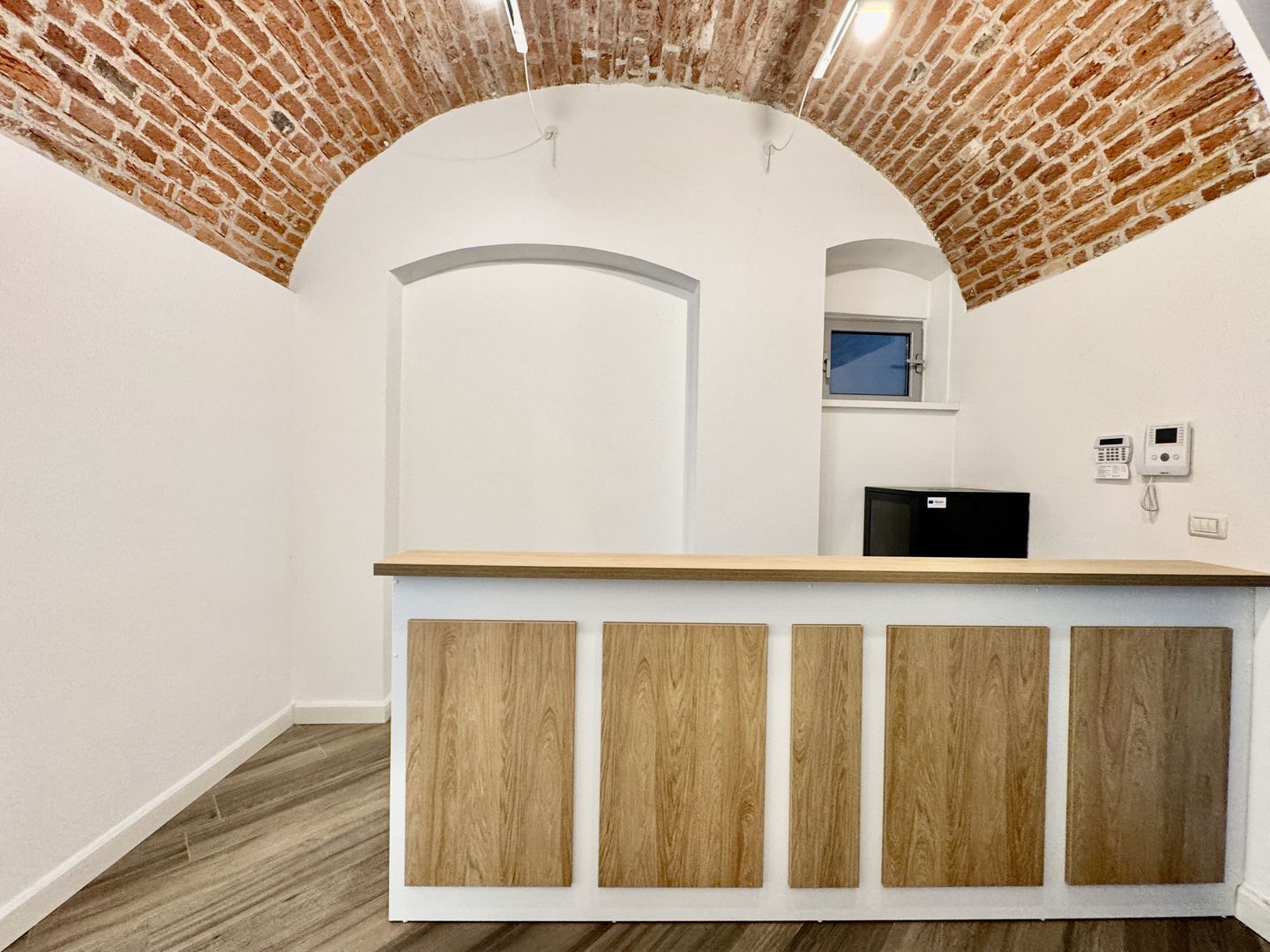 Spatiu birou in cladire istorica restaurata - Poză 4