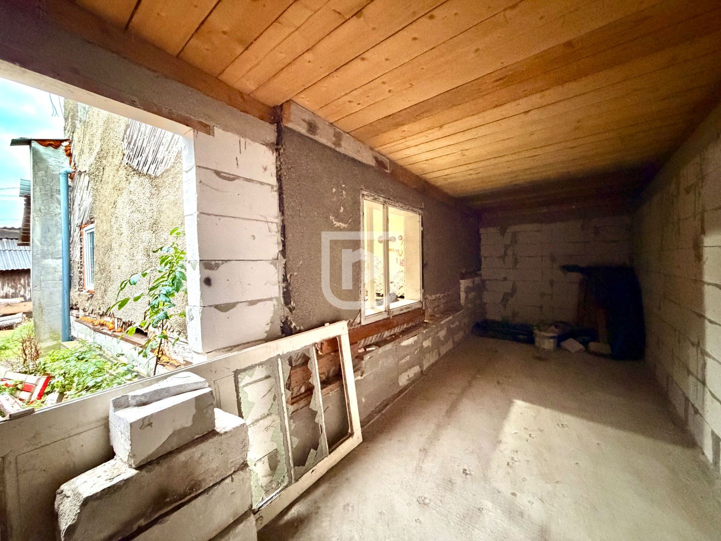 Apartament cu 3 camere în Frasin, zona Centrală - Poză 1