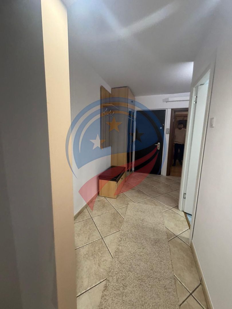 Închiriere apartament 3 camere decomandat – Craiovița Nouă - Poză 11