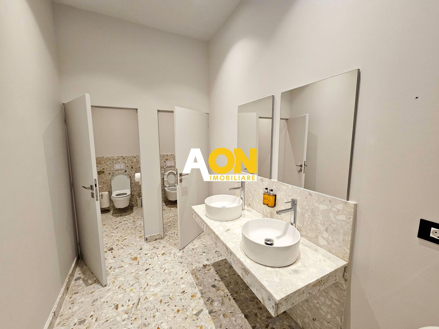 Spatiu de birouri,2 camere, ultracentral, 45 mp - Poză 8