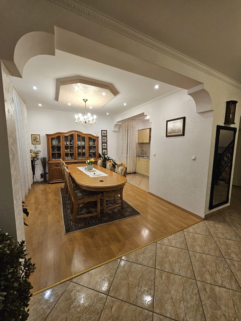 Vila  Oradea zona Iorga 420 mp ,teren 2000 ml - Poză 7