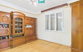 Casă cu 4 camere și teren de 4227mp în Curtici - Poză 6