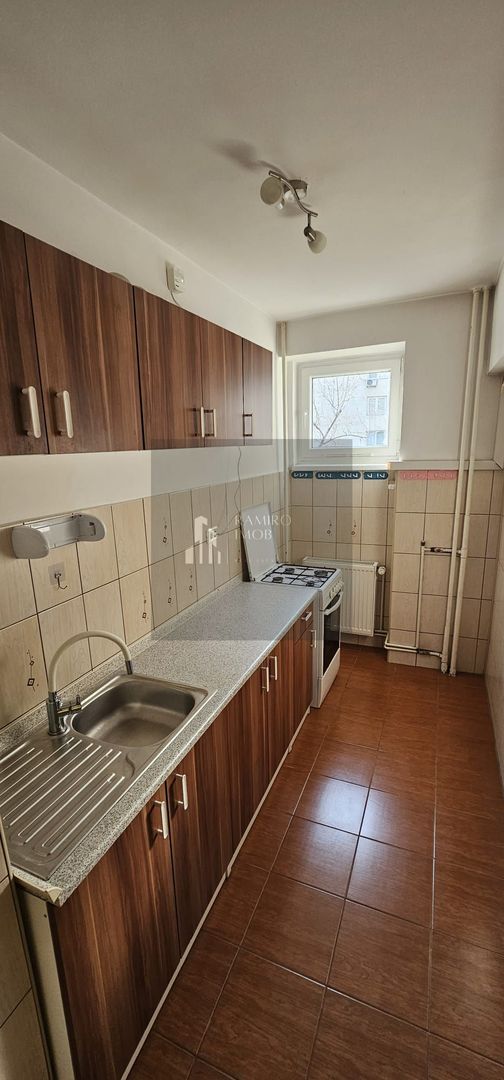 Garsoniera renovata 35 mp/ Metrou 1 decembrie la 3 minute - Poză 6