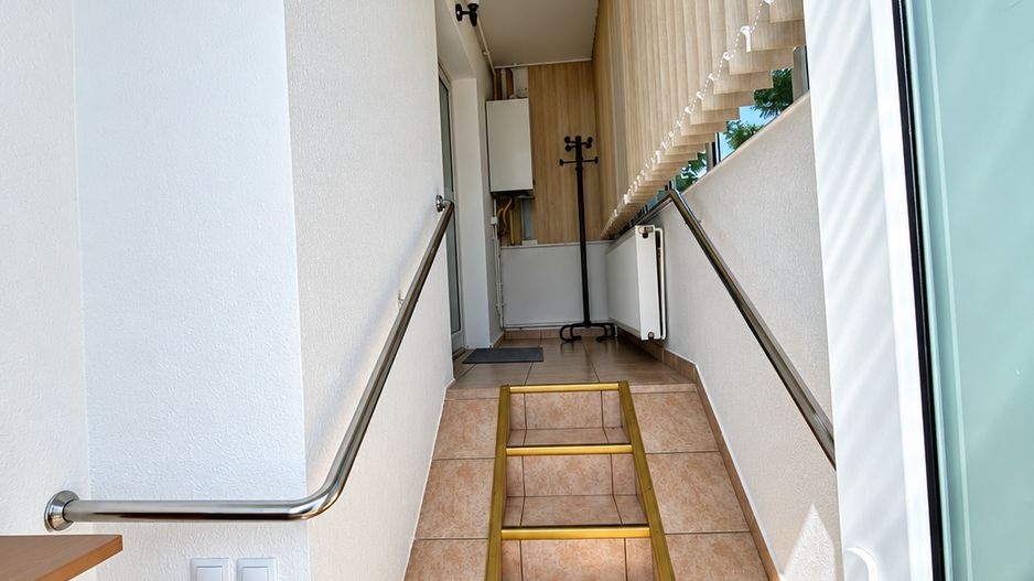 Apartament 4 camere NEMOBILAT, la PARTER, pretabil birouri - Poză 8
