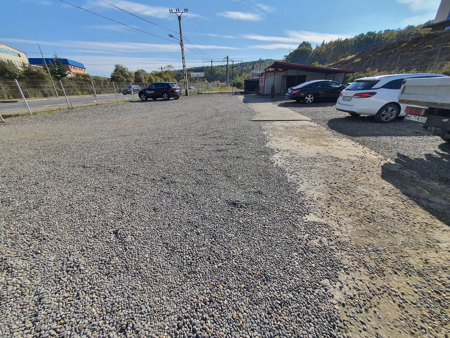 Parc Auto cu birou,garaj,1000mp teren cu deschidere la E60 - Poză 2