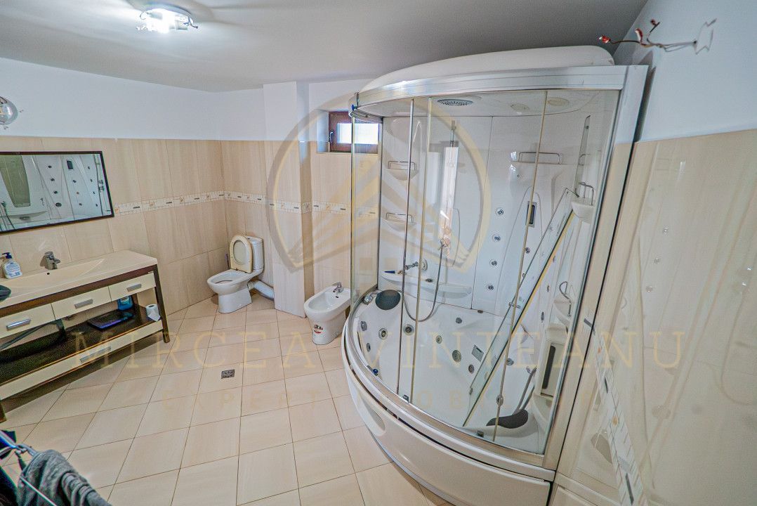 Lazu - Vila de vânzare compusă din P+1E+M. - Poză 31