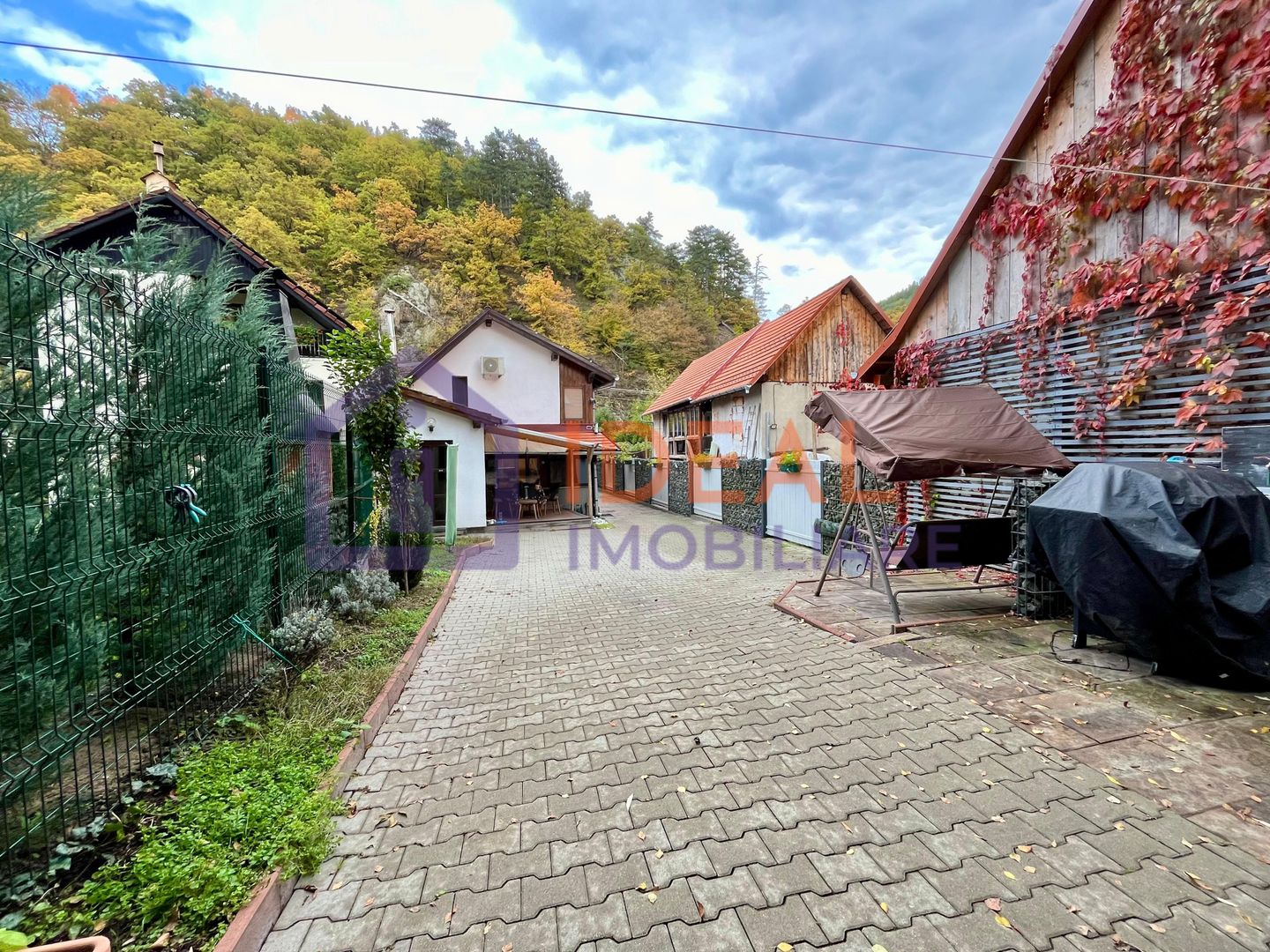 Casă individuală cu 5 camere și curte proprie - în Cisnădioara - Poză 2