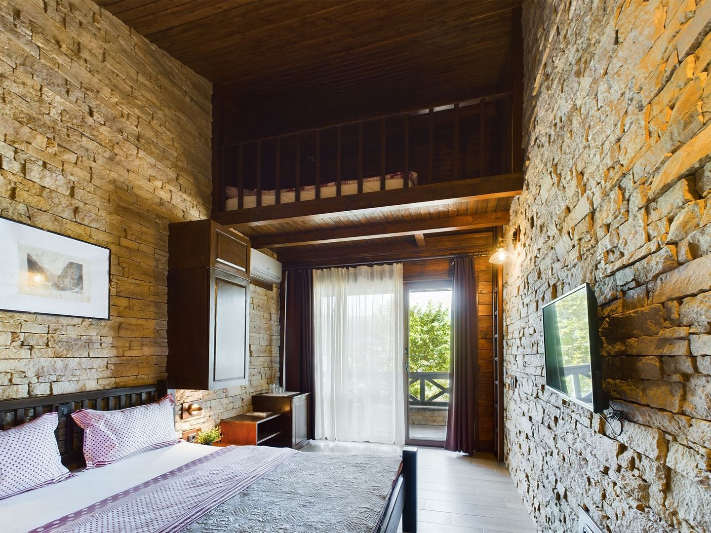 Pensiune de Lux pe Malul Dunării în Dubova - Poză 8