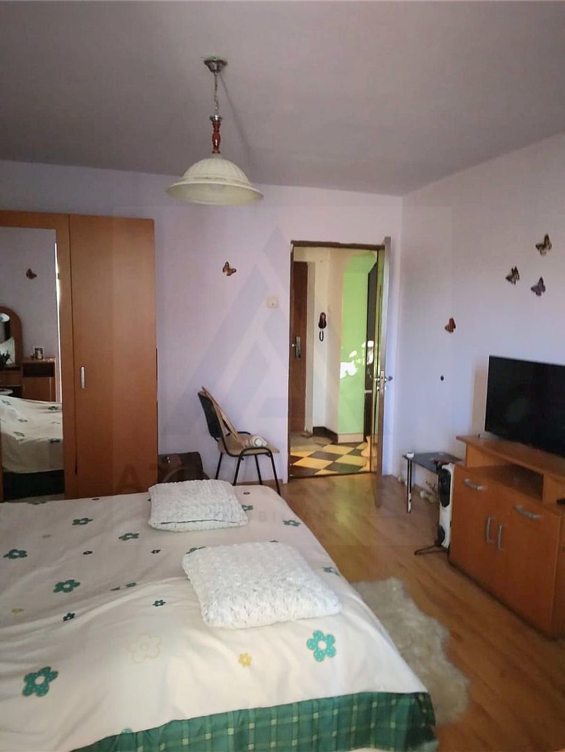 Apartament 2 camere 45 mp utili renovat etaj 3 in Cisnadie - Poză 1
