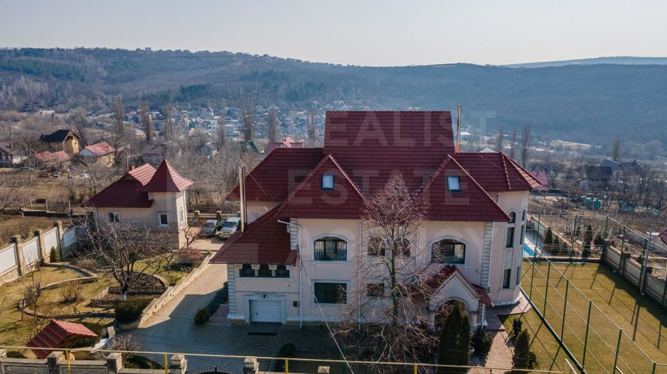 Vânzare casă de lux, 700 mp + 22 ari, situată în Tohatin - Poză 2