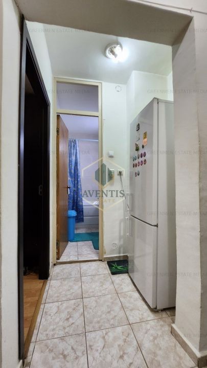 Garsoniera decomandata, bloc din 1982 reabilitat termic, Piata Muncii Baba Novac - Poză 9