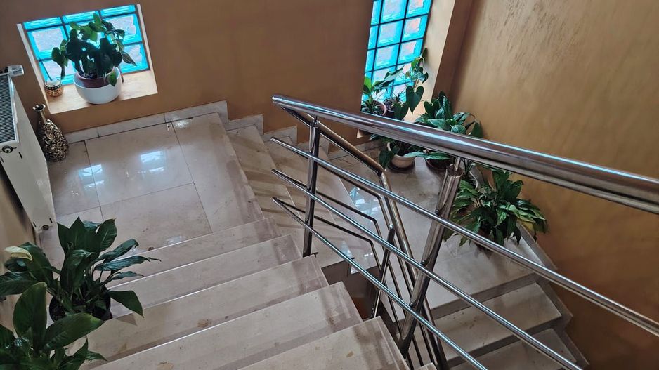 Vilă spațioasă P+1+M cu curte și garaj – Colentina - Poză 12