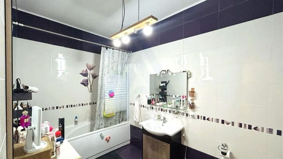 Casă 180 mp utili teren 710 mp panouri solare si hala in Sura Mare - Poză 8