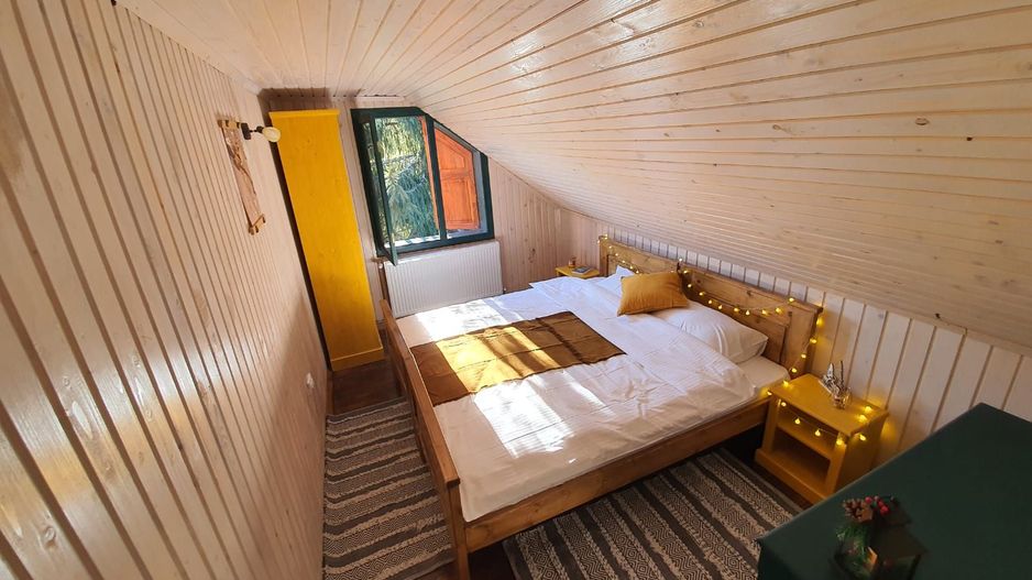 Cabană de vânzare-complet utilată, ideală pentru regim hotelier. - Poză 12