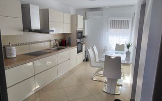 Ag EUROPA vinde parterul unei case în zona PIATA DE VECHITURI. - Poză 3