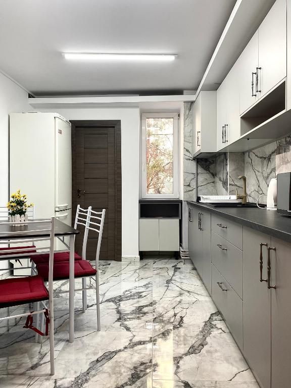 Apartament cu 3 camere zona ONIX, mobilat și utilat complet, 700 euro/luna - Poză 15