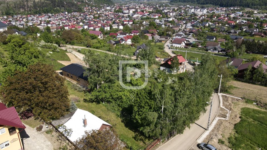 Casa bătrânească cu foișor și teren - Poză 9