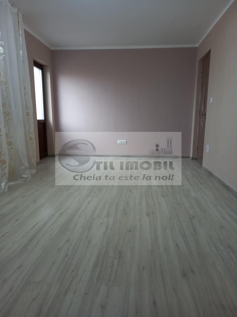 Casă zonă Tătărași - 750 euro - Poză 1