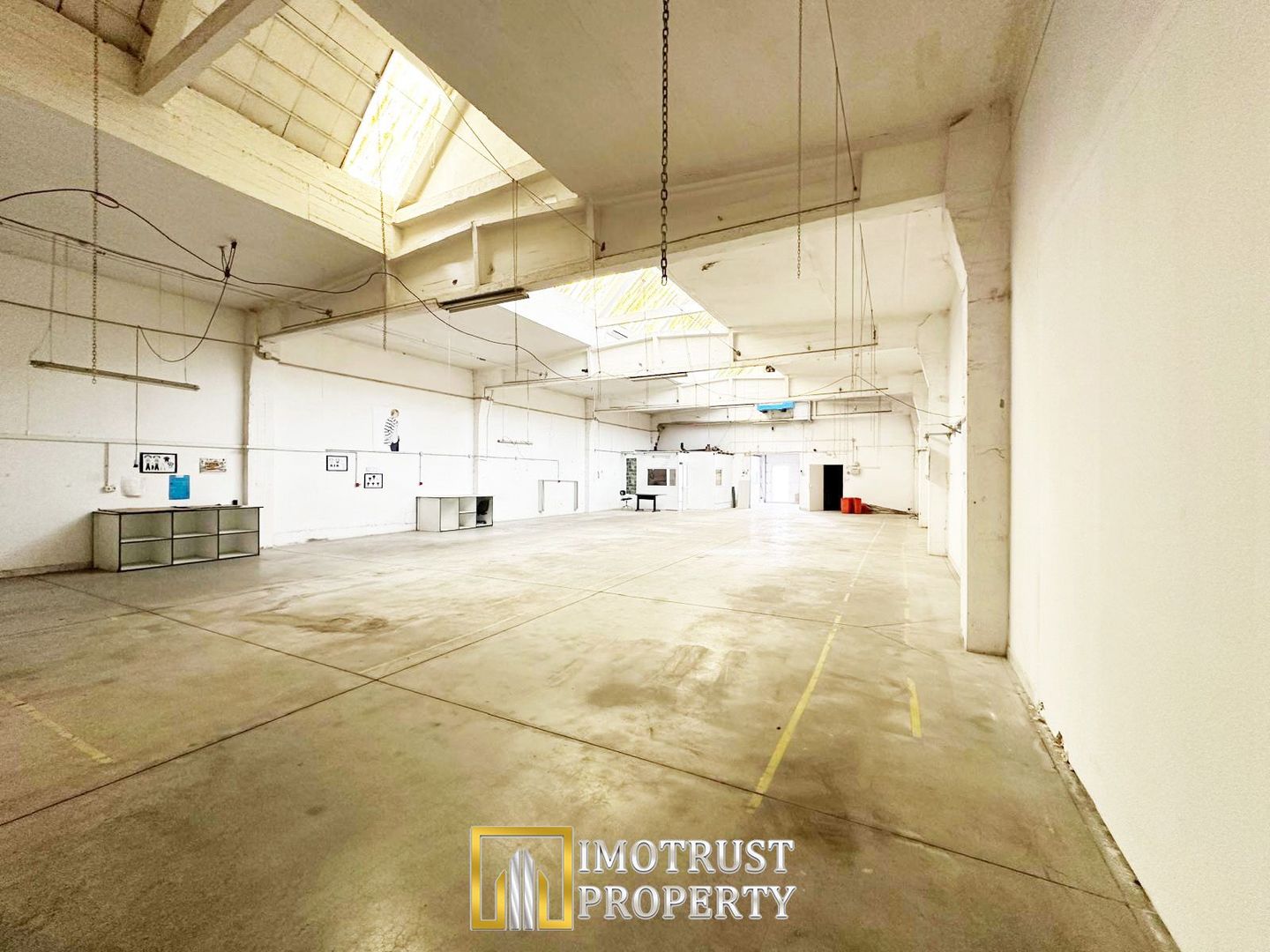 Hală industrială 431 mp de închiriat – central Arad, acces TIR - Poză 2