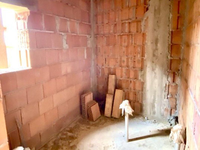 Casa la roșu în Izvin - Poză 9