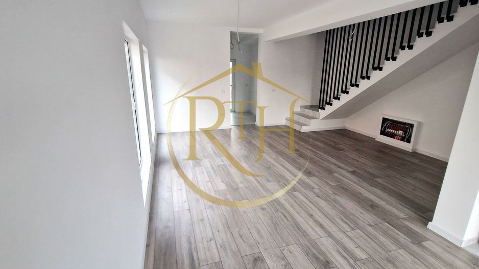 Duplex de vanzare cu 4 camere,2 bai,250 mp teren-Mosnita Veche zona Centrala. - Poză 3