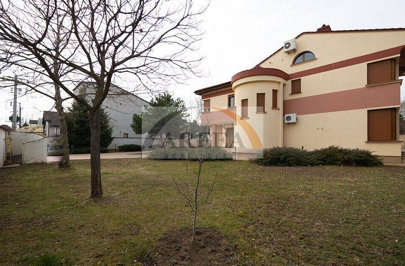 Vila cu 750 mp utili si teren de 1.480 mp in Erou Iancu Nicolae - Poză 1